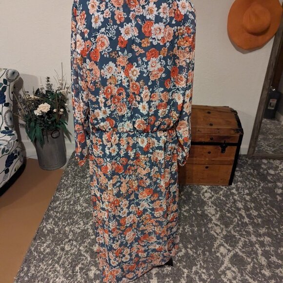 New Look Long Sleeve Floral Maxi Dress w/ Front Slits | Size 1X - Picture 5 of 7